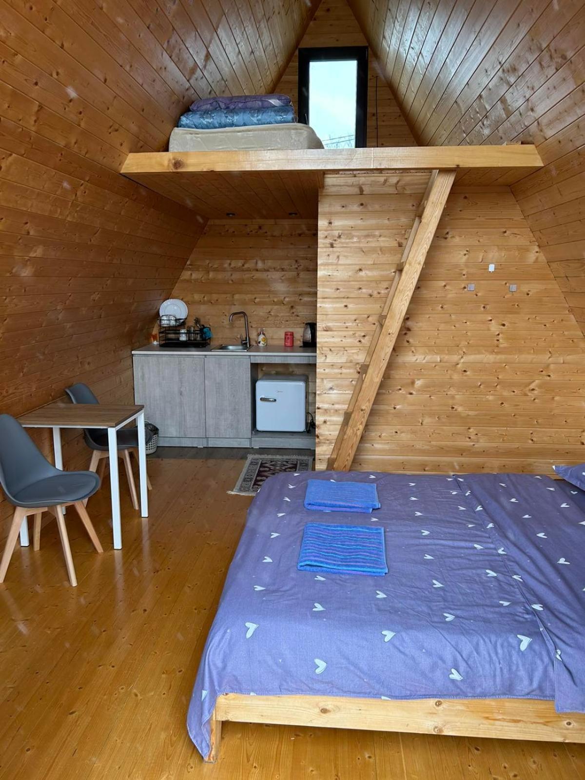 Cottage In Udabno Exterior photo